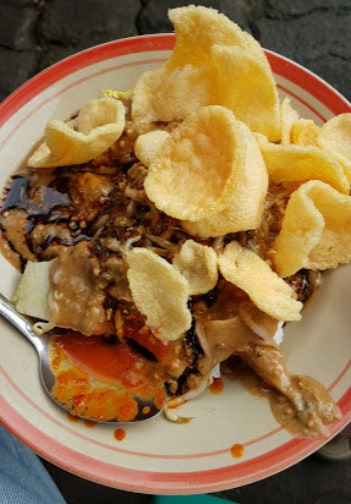 1. Kupat Tahu Lontong Kari Cicendo, 2. Kupat Tahu &amp; Lontong Kari Gempol, 3. Kupat Tahu Petis Dan Sayur Pak Haji, 4. Kupat Tahu Mangunreja, 5. Kupat Tahu Pasar Cihapit, 6. Kupat Tahu &amp; Lontong Kari (Kupat Tahu Legit) Cicendo, 7. Kupat Tahu Kang Asep, 8. Kupat Tahu Petis Alkateri, 9. Kupat Tahu Sari Rasa Pak Toto