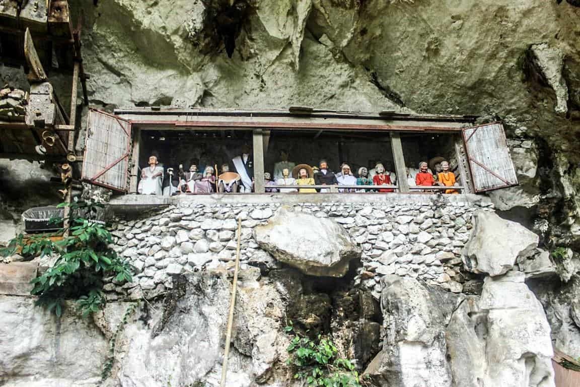 Londa (Copy), 1. Kete Kesu, 2. Bori’ Kalimbuang, 3. Londa, 4. Tongkonan Pallawa, 5. Sarambu Marintang, 6. Museum Ne’ Gandeng, 7. Lokomata, 8. Bukit Ollon, 10. Patung Tuhan Yesus Memberkati