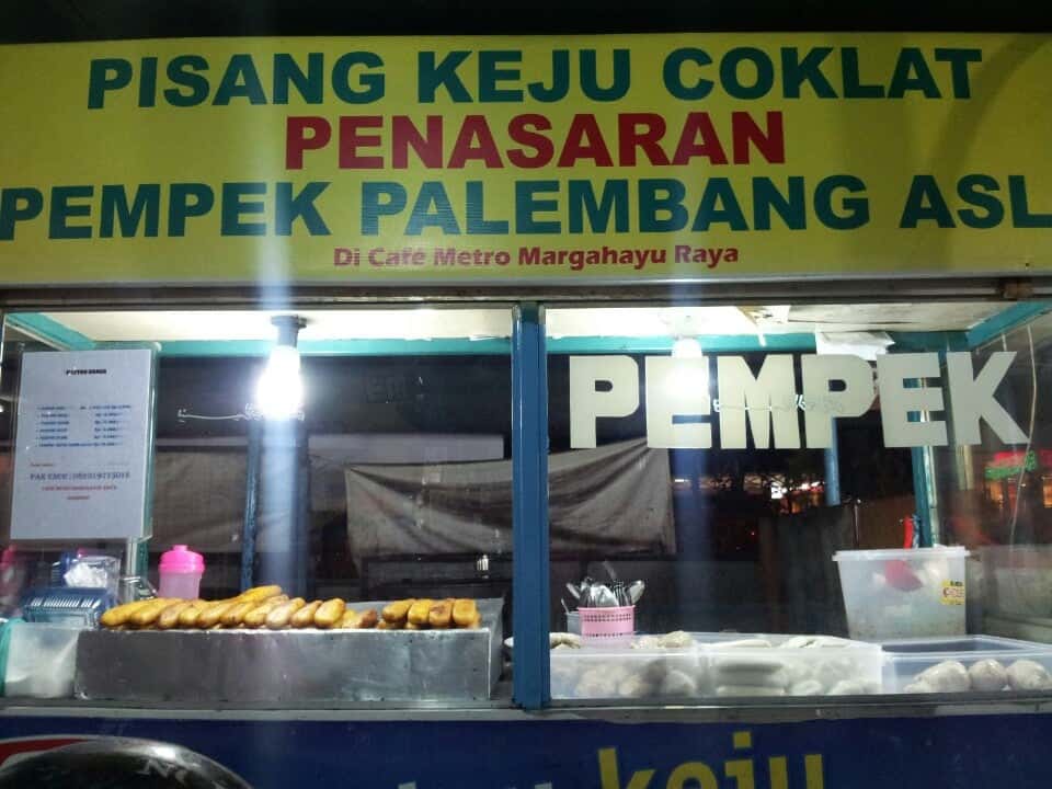 1. Pisang Keju Papanday, 2. Cafe Madtari, 3. Pisang Coklat Keju Kasmin, 4. Laksana Jaya Pisang Keju, Pasar Cisangkuy, 5. Pisang Keju Coklat Penasaran Pempek Palembang Metro, 6. Pisang Tanduk Keju Kemuning, 7. The Kiosk, 8. Warunk Upnormal, 9. PomPom Pisang Keju