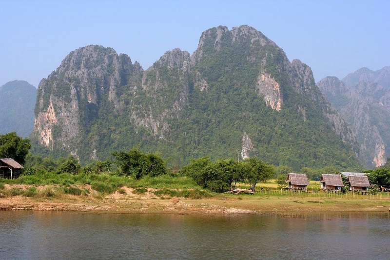 Vang Vieng Laos, 1. Luang Prabang, 2. Vientiane, 3. Vang Vieng, 4. Phonsavan, 5. Kepulauan Si Phan Don, 6. Luang Namtha, 7. Tham Kong Lo, 8. Cagar Alam Bokeo, 9. Nong Khiaw, 10. Huay Xai