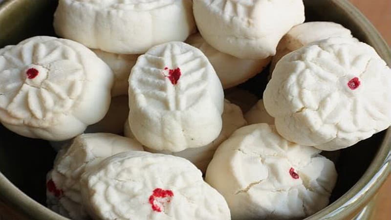 kue bangkit riau, 1. Laksamana Mengamuk, 2. Air Tebu Nostalgia, 3. Jus Tiga Rasa, 4. Air Mata Pengantin, 5. Lancang Kuning, 6. Lopek Bugi, 7. Asidah, 8. Keripik Nanas, 9. Lempok Durian, 10. Kue Bangkit