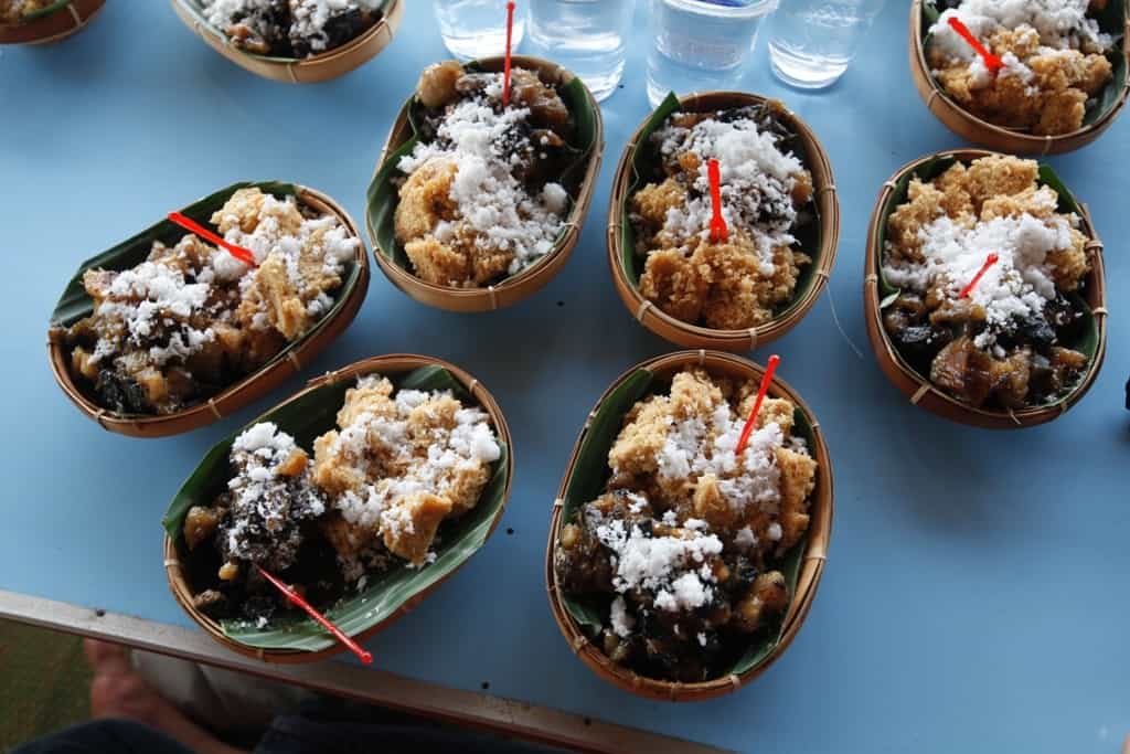 kabuto kendari, 1. Sate Gogos Pokea, 2. Kasoami, 3. Ikan Dole, 4. Sinonggi, 5. Kabuto, 6. Olahan Kacang Mete, 7. Lapa-lapa, 8. Karasi, 9. Pisang Epe, 10. Jus Patikala