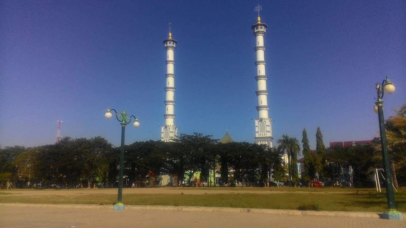 Masjid Agung Lamongan (Copy), 1. Wisata Bahari Lamongan (WBL), 2. Tlogo Sadang, 3. Alun-Alun Lamongan, 4. Waduk Gondang, 5. Pemandian Air Panas Brumbung, 6. WEGO Lamongan, 7. Istana Gunung Mas 27, 8. Museum Sunan Drajat, 9. Masjid Agung Lamongan, 10. Pantai Kutang