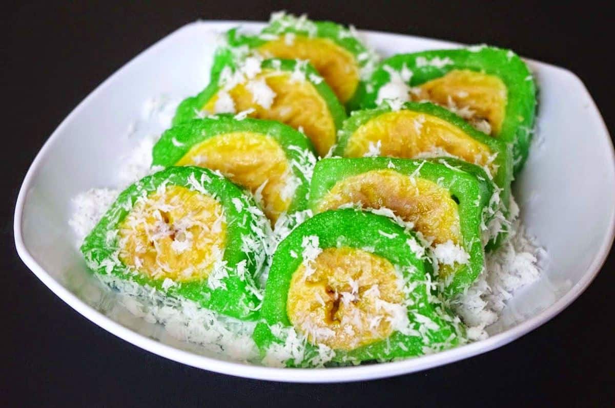 Mata Bagong, 1. Bikang, 2. Kue Geti, 3. Mata Bagong, 4. Wingko Babat, 5. Onde-onde, 6. Pudak, 7. Kue Usus Ayam, 8. Kue Manco, 9. Getuk, 10. Lupis