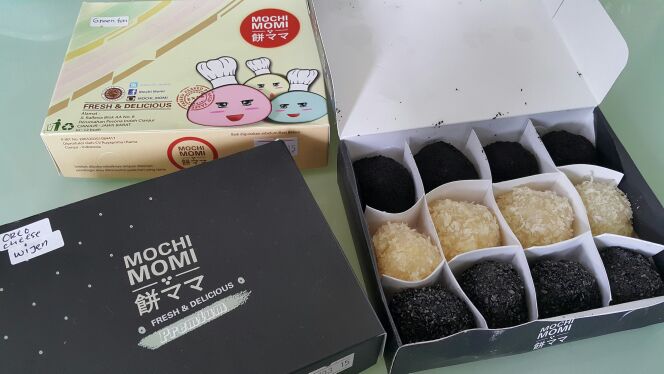Mochi Khas Cianjur, 1. Tauco, 2. Roti Tan Keng Cu, 3. Kentang Stick, 4. Manisan dan Asinan Cianjur, 5. Mochi Khas Cianjur, 6. Roti Popon, 7. Tauco Cookies, 8. MaRiCi Putu Mayang
