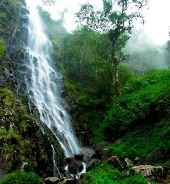 Air terjun Jarakan (Copy), 1. Air Terjun Madakaripura, 2. Air Terjun Sipiso-piso, 3. Air Terjun Dua Warna, 4. Air Terjun Ponot, 5. Air Terjun Sigura-gura, 6. Air Terjun Nokan Nayan, 7. Air Terjun Tumpak Sewu, 8. Air Terjun Jarakan, 9. Air Terjun Citambur, 10. Air Terjun Moramo