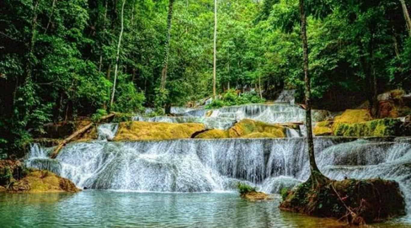 Air terjun Moramo (Copy), 1. Air Terjun Madakaripura, 2. Air Terjun Sipiso-piso, 3. Air Terjun Dua Warna, 4. Air Terjun Ponot, 5. Air Terjun Sigura-gura, 6. Air Terjun Nokan Nayan, 7. Air Terjun Tumpak Sewu, 8. Air Terjun Jarakan, 9. Air Terjun Citambur, 10. Air Terjun Moramo