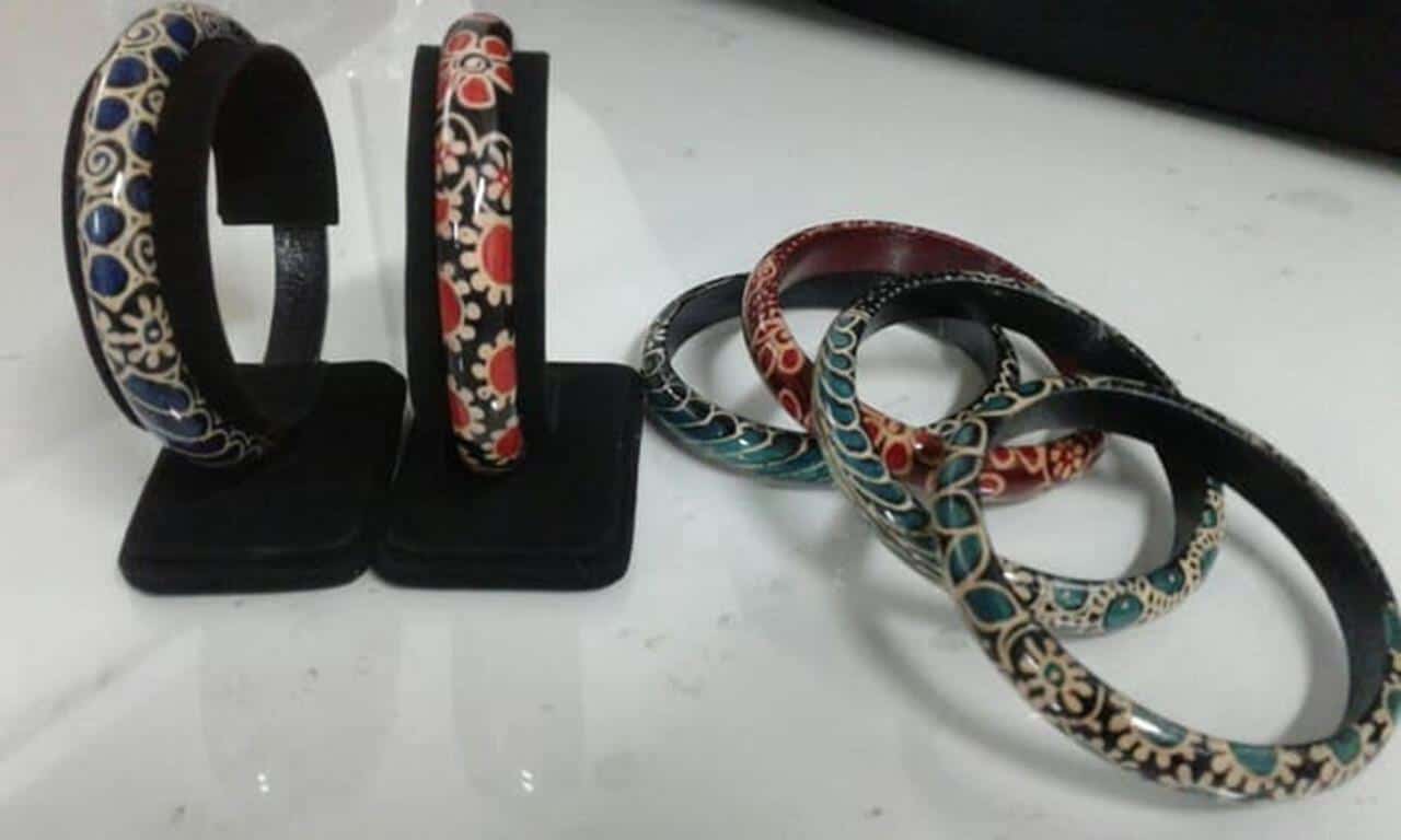Aksesoris Khas Jogja (Copy), 1. Batik Jogja, 2. Kerajinan Perak, 3. Tas Kulit, 4. Tas Dowa, 5. Aksesoris Khas Jogja, 6. Kerajinan Gerabah, 7. Kaos Dagadu, 8. Cokelat Monggo, 9. Brownies Ubi Ungu, 10. Geplak