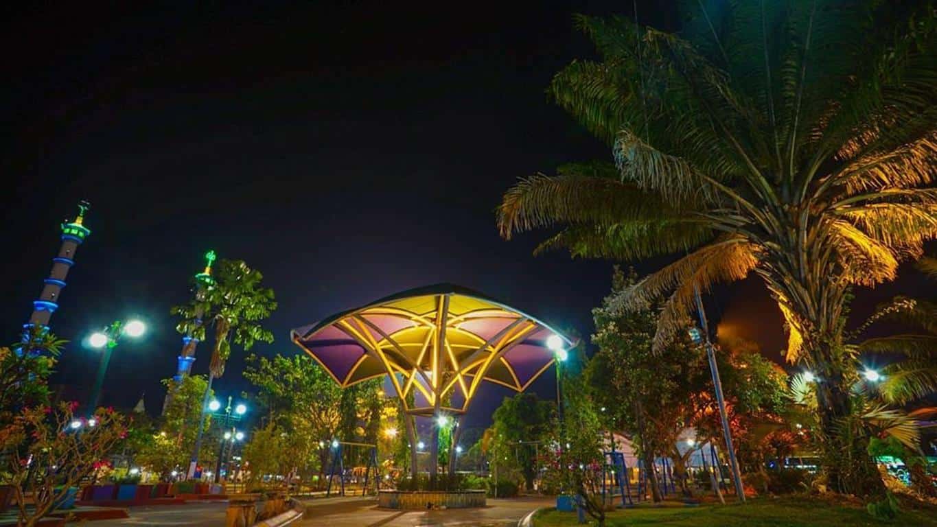 Alun-Alun Lamongan (Copy), 1. Wisata Bahari Lamongan (WBL), 2. Tlogo Sadang, 3. Alun-Alun Lamongan, 4. Waduk Gondang, 5. Pemandian Air Panas Brumbung, 6. WEGO Lamongan, 7. Istana Gunung Mas 27, 8. Museum Sunan Drajat, 9. Masjid Agung Lamongan, 10. Pantai Kutang
