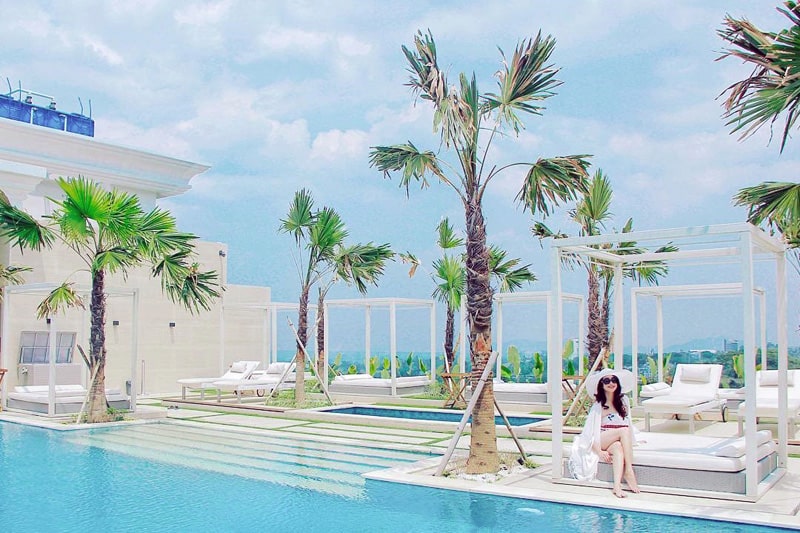1. Mercure Bandung City Centre, 2. Art Deco Luxury Hotel &amp; Residence Bandung, 3. Grandia Hotel, Resto &amp; Bakery, 4. The Dago Highland Resort &amp; Spa, 5. Hotel Grand Tjokro Bandung, 6. Clove Garden Hotel Bandung, 7. House Sangkuriang, 8. Prime Park Hotel Bandung