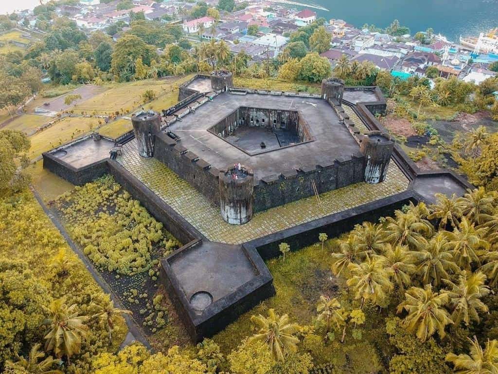 Benteng Belgica (Copy), 1. Benteng Belgica, 2. Benteng Fort Marlborough, 3. Benteng Fort de Kock, 4. Benteng Portugis, 5. Benteng Pendem Cilacap, 6. Benteng Vastenburg, 7. Benteng Van der Wijck, 8. Benteng Van den Bosch, 9. Benteng Willem II Ungaran, 10. Benteng Fort Rotterdam