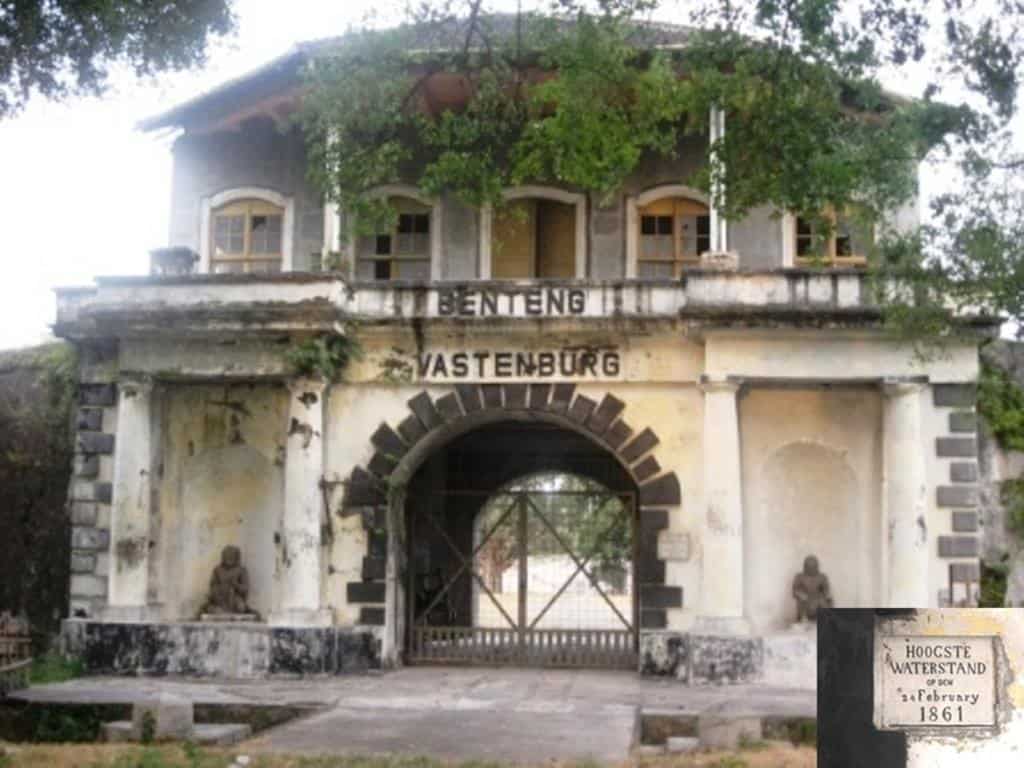 Benteng Vastenburg (Copy), 1. Benteng Belgica, 2. Benteng Fort Marlborough, 3. Benteng Fort de Kock, 4. Benteng Portugis, 5. Benteng Pendem Cilacap, 6. Benteng Vastenburg, 7. Benteng Van der Wijck, 8. Benteng Van den Bosch, 9. Benteng Willem II Ungaran, 10. Benteng Fort Rotterdam