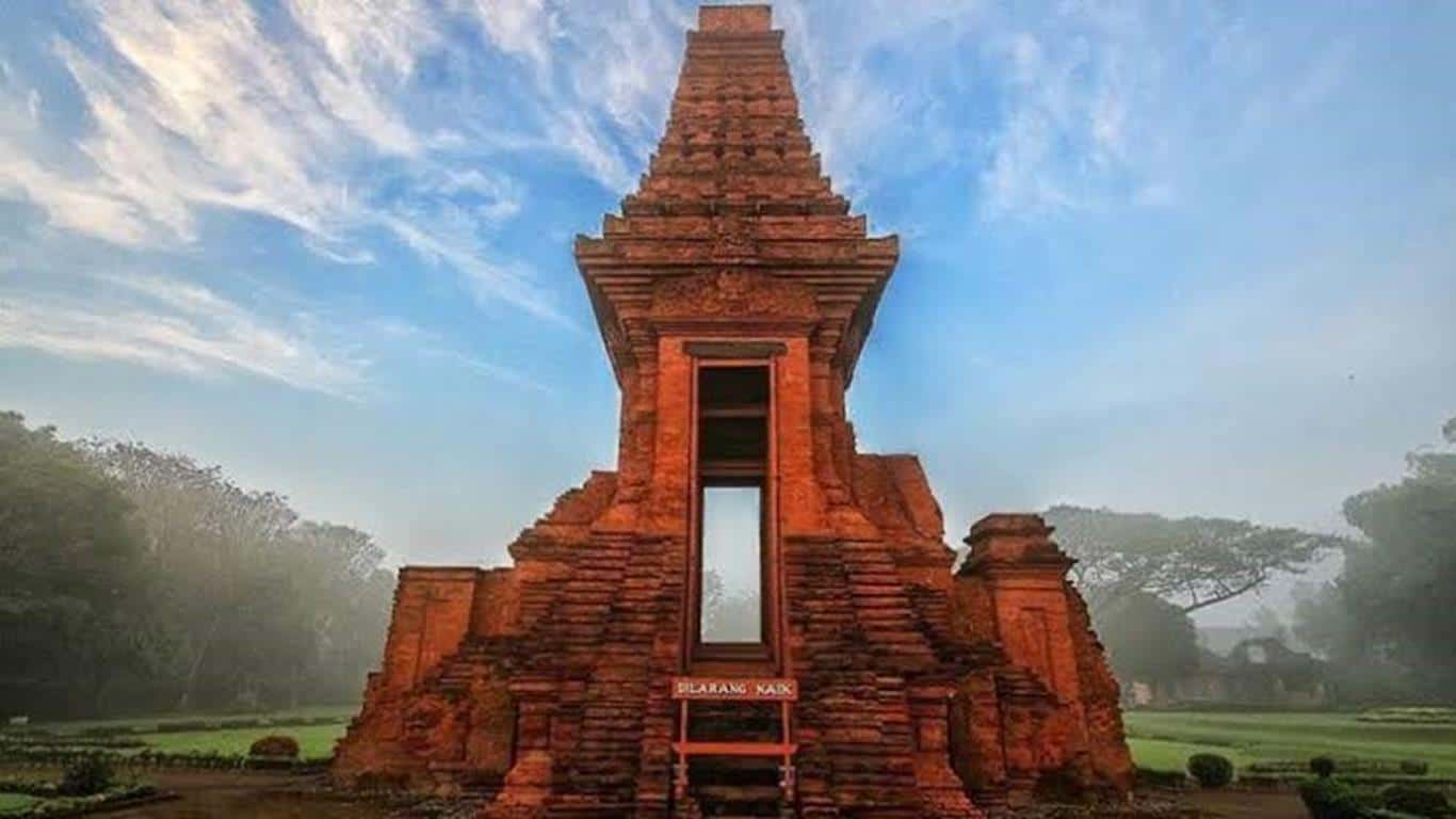 Candi Bajang Ratu (Copy), 1. Candi Tikus, 2. Candi Jolotundo, 3. Candi Bajang Ratu, 4. Candi Kesiman, 5. Candi Jedong, 6. Candi Wringin Lawang, 7. Candi Brahu, 8. Candi Minak Jinggo, 9. Candi Kedaton