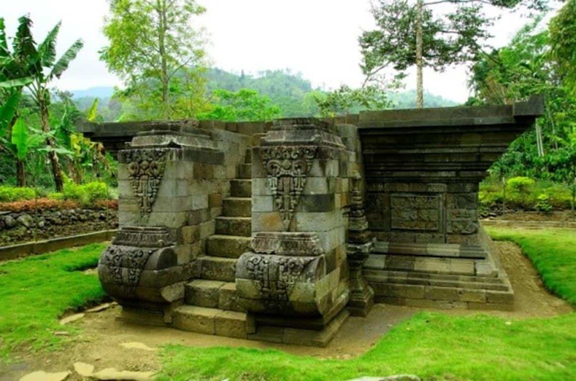 Candi Kedaton (Copy), 1. Candi Tikus, 2. Candi Jolotundo, 3. Candi Bajang Ratu, 4. Candi Kesiman, 5. Candi Jedong, 6. Candi Wringin Lawang, 7. Candi Brahu, 8. Candi Minak Jinggo, 9. Candi Kedaton