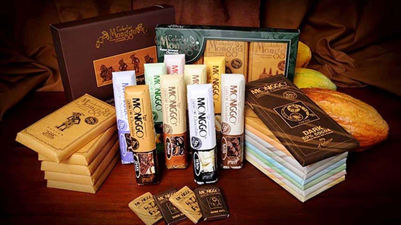 Cokelat Monggo (Copy), 1. Batik Jogja, 2. Kerajinan Perak, 3. Tas Kulit, 4. Tas Dowa, 5. Aksesoris Khas Jogja, 6. Kerajinan Gerabah, 7. Kaos Dagadu, 8. Cokelat Monggo, 9. Brownies Ubi Ungu, 10. Geplak