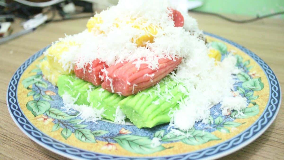 Getuk, 1. Bikang, 2. Kue Geti, 3. Mata Bagong, 4. Wingko Babat, 5. Onde-onde, 6. Pudak, 7. Kue Usus Ayam, 8. Kue Manco, 9. Getuk, 10. Lupis