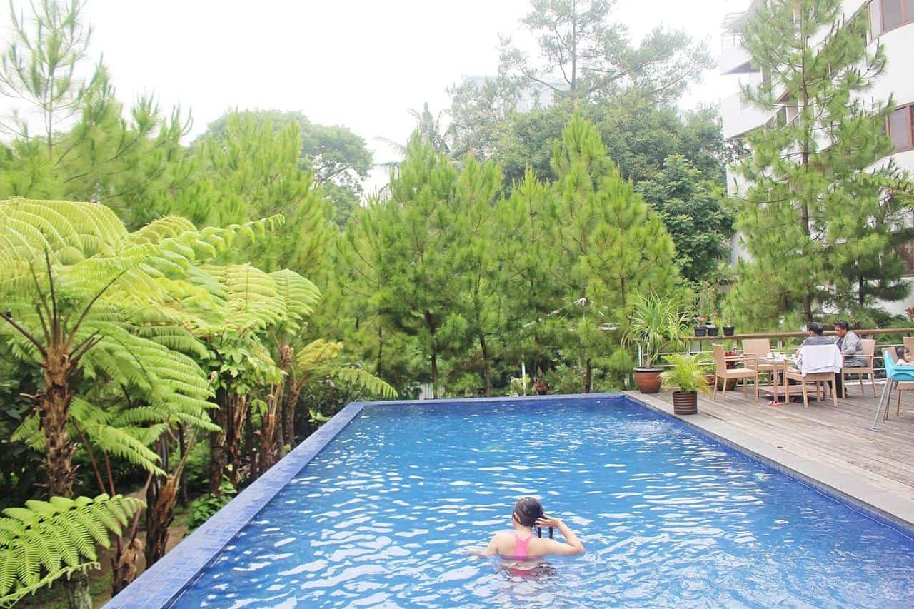 1. Mercure Bandung City Centre, 2. Art Deco Luxury Hotel &amp; Residence Bandung, 3. Grandia Hotel, Resto &amp; Bakery, 4. The Dago Highland Resort &amp; Spa, 5. Hotel Grand Tjokro Bandung, 6. Clove Garden Hotel Bandung, 7. House Sangkuriang, 8. Prime Park Hotel Bandung