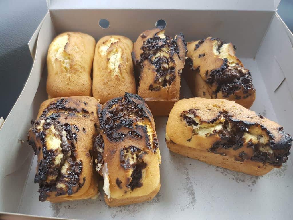 Kue Balok Kang Didin (Copy) oleh-oleh khas bandung, 1. Batagor, 2. Baso Tahu/Siomay, 3. Tahu Susu Lembang, 4. Bolu Susu Lembang, 5. Pisang Bolen, 6. Kue Balok, 7. Brownies, 8. Peuyeum, 9. Picnic Roll Primarasa, 10. Bolu Bakar Tunggal, 11. Kopi Aroma, 12. Cireng, 13. Gepuk Ny. Ong, 14. Colenak, 15. Susu Murni, 16. Olahan Oncom, 17. Seblak Instan, 18. Wajit Cililin, 19. Basreng, 20. Keripik Pedas, 21. Kerupuk Gurilem, 22. Roti Leutik, 23. Bandung Makuta, 24. Bandung Kunafe, 25. Martabak, 1. Sepatu Cibaduyut, 2. Pakaian dari Factory Outlet, 3. Angklung, 5. Wayang Golek, 6. Kelom Geulis Keng