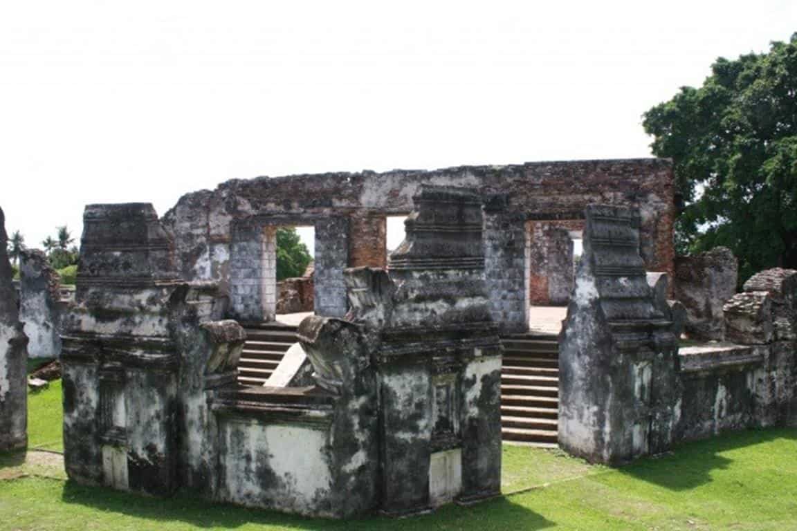 Keraton Surosowan (Copy), 1. Benteng Speelwijk, 2. Keraton Surosowan, 3. Masjid Agung Banten, 4. Gunung Pinang, 5. Gunung Pilar, 6. Pantai Anyer, 7. Pulau Lima, 8. Pulau Sangiang, 9. Farm Bukit Waruwangi, 10. Rumah Hutan Cidampit