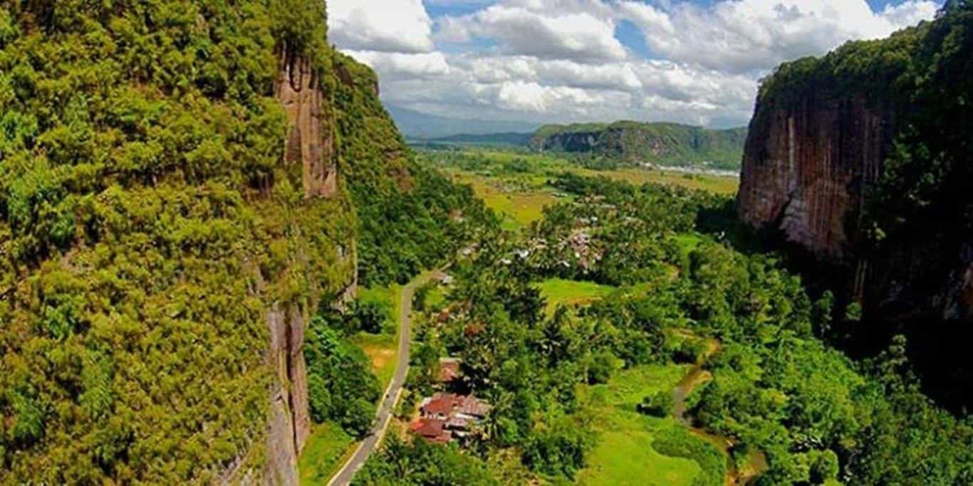 Lembah Harau (Copy), 1. Lembah Baliem, 2. Lembah Ramma, 3. Lembah Kidang, 4. Ngarai Sianok, 5. Lembah Bukit Pangonan Dieng, 6. Lembah Bada, 7. Lembah Pantunan, 8. Lembah Sindoro, 9. Lembah Anai, 10. Lembah Harau