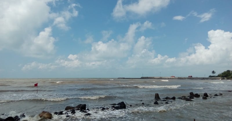 Pantai Balongan Indah, 1. Pantai Tirtamaya, 2. Pantai Balongan Indah, 3. Pantai Pulau Biawak, 4. Pantai Karang Song, 5. Pantai Glayem, 6. Pantai Cibugel, 7. Pantai Tiris Indramayu, 8. Pantai Eretan Wetan, 9. Pantai Panjiwa, 10. Pantai Mangrove