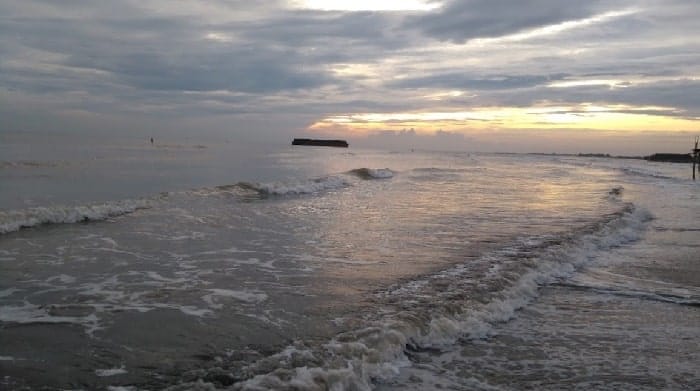 Pantai Glayem, 1. Pantai Tirtamaya, 2. Pantai Balongan Indah, 3. Pantai Pulau Biawak, 4. Pantai Karang Song, 5. Pantai Glayem, 6. Pantai Cibugel, 7. Pantai Tiris Indramayu, 8. Pantai Eretan Wetan, 9. Pantai Panjiwa, 10. Pantai Mangrove
