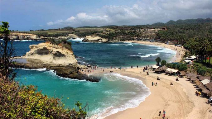 1. Pantai Kenjeran Lama, 2. Pantai Papuma, 3. Pantai Dalegan, 4. Mangrove Wonorejo, 5. Pantai Klayar, 6. Pantai Buyutan
