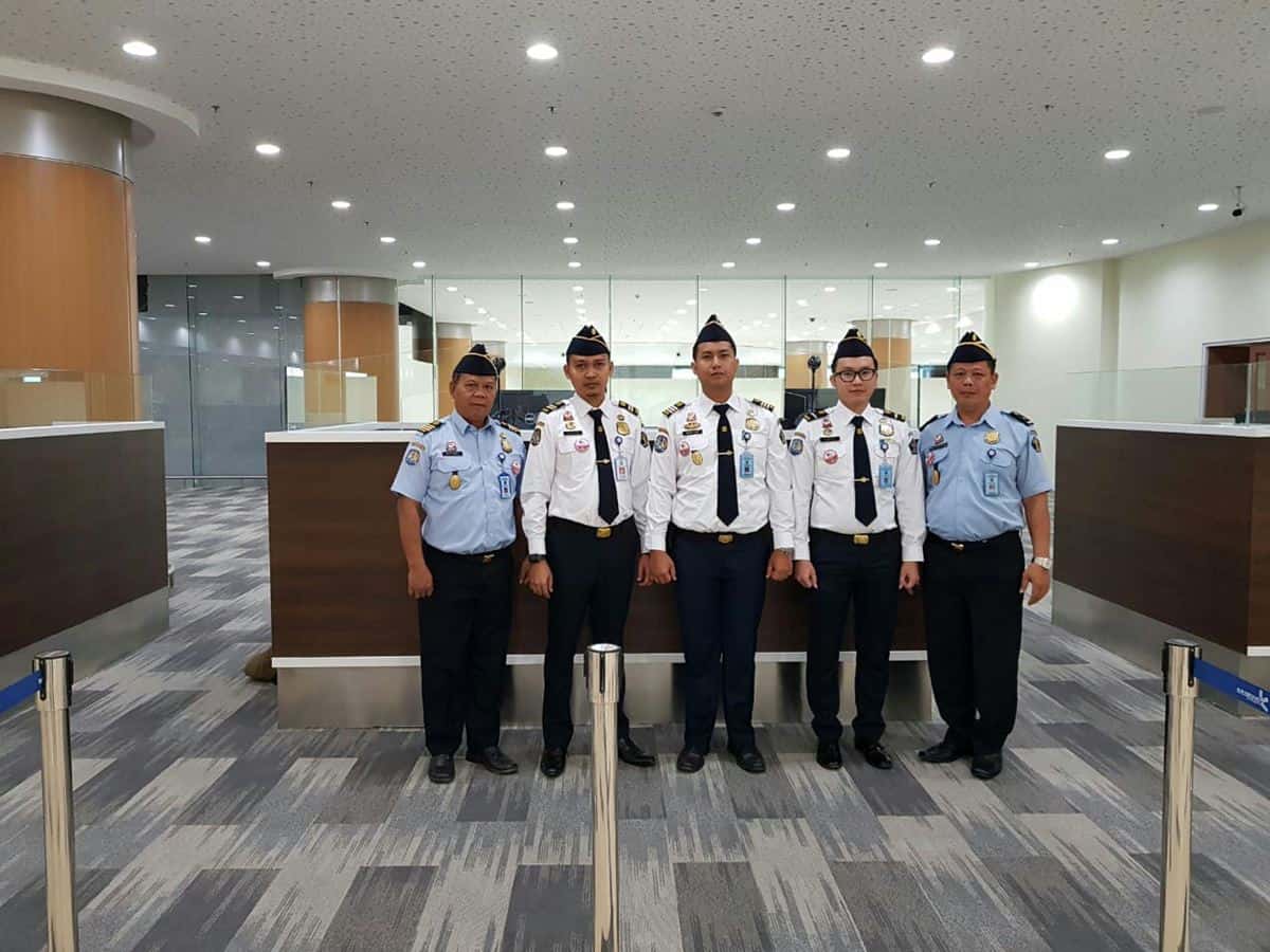 Pernah Bermasalah dengan Pihak Imigrasi, 1. Alasan Bepergian dan Kembali Dianggap Tidak Meyakinkan, 2. Bukti Finansial Tidak Mendukung, 3. Tidak Memiliki Itinerary yang Terpercaya, 4. Tak Menunjukkan Bukti Pemesanan Hotel, 5. Masa Berlaku Paspor Habis atau Paspor Rusak, 6. Belum Punya Asuransi Perjalanan, 7. Pemalsuan Dokumen, 8. Surat Referensi Dianggap Meragukan, 9. Pernah Bermasalah dengan Pihak Imigrasi, 10. Catatan Kriminal