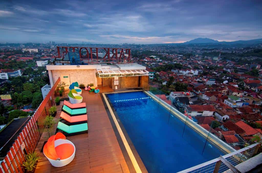 1. Mercure Bandung City Centre, 2. Art Deco Luxury Hotel &amp; Residence Bandung, 3. Grandia Hotel, Resto &amp; Bakery, 4. The Dago Highland Resort &amp; Spa, 5. Hotel Grand Tjokro Bandung, 6. Clove Garden Hotel Bandung, 7. House Sangkuriang, 8. Prime Park Hotel Bandung
