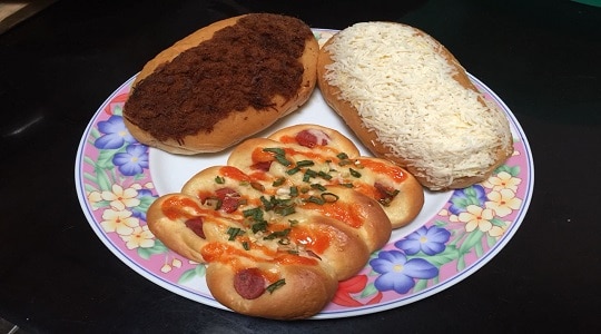 Roti Popon, 1. Tauco, 2. Roti Tan Keng Cu, 3. Kentang Stick, 4. Manisan dan Asinan Cianjur, 5. Mochi Khas Cianjur, 6. Roti Popon, 7. Tauco Cookies, 8. MaRiCi Putu Mayang