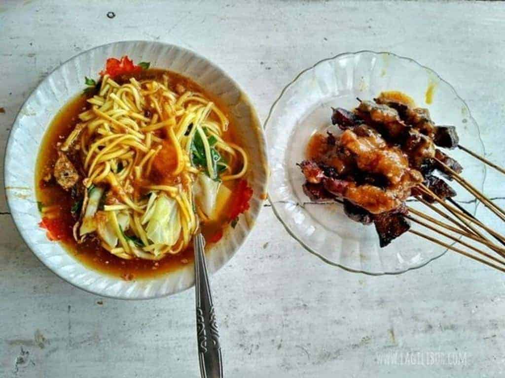 Mie Ongklok, 1. Mie Ongklok, 2. Dendeng Gepuk, 3. Tempe Kemul, 4. Geblek, 5. Keripik Jamur, 6. Carica, 7. Sagon, 8. Sego Megono, 9. Opak Singkong, 10. Kacang Dieng