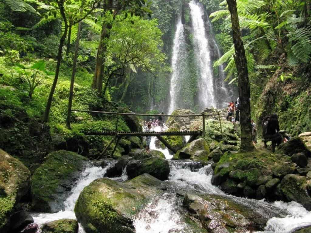 Air Terjun Jumog, 1. Curug Nangga, 2. Curug Bengkawah, 3. Curug Jenggala, 4. Air Terjun Jumog, 5. Curug Lawe, 6. Curug Tujuh Bidadari, 7. Air Terjun Songgo Langit Jepara, 8. Curug Sewu, 9. Curug Kali Plumbon, 10. Air Terjun Superman’s Big Sister