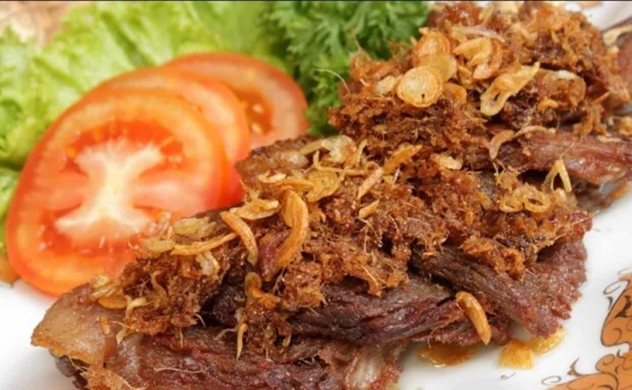Dendeng Gepuk, 1. Mie Ongklok, 2. Dendeng Gepuk, 3. Tempe Kemul, 4. Geblek, 5. Keripik Jamur, 6. Carica, 7. Sagon, 8. Sego Megono, 9. Opak Singkong, 10. Kacang Dieng