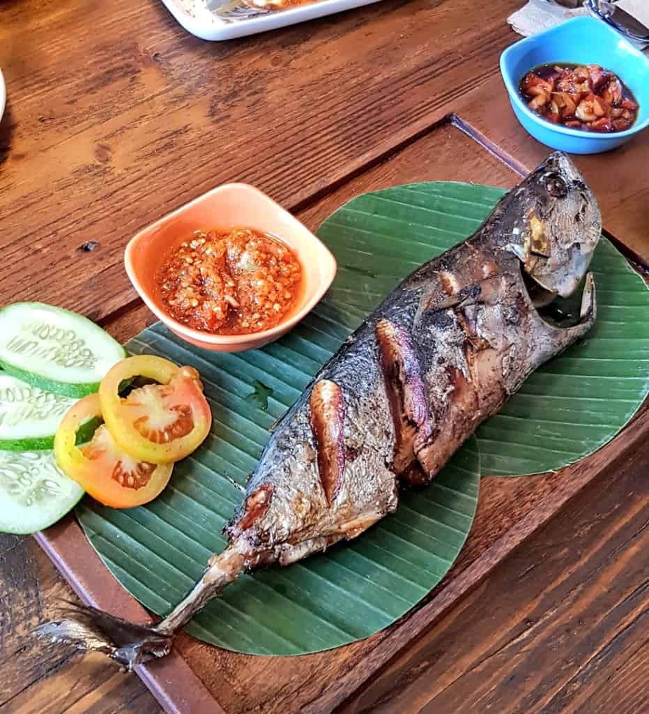 1. Papeda, 2. Sate Ulat Sagu, 3. Ikan Bakar Manokwari, 4. Ikan Bungkus, 5. Aunuve Habre, 6. Udang Selingkuh, 7. Martabak Sagu, 8. Upacara Bakar Batu
