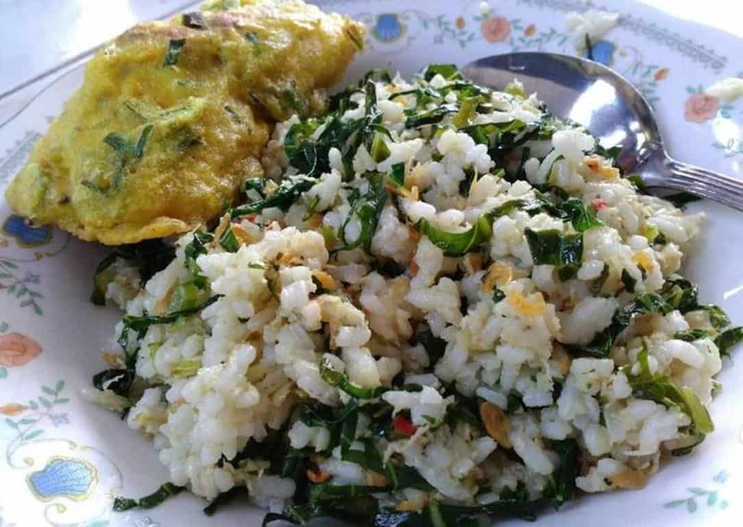 Sego Megono, 1. Mie Ongklok, 2. Dendeng Gepuk, 3. Tempe Kemul, 4. Geblek, 5. Keripik Jamur, 6. Carica, 7. Sagon, 8. Sego Megono, 9. Opak Singkong, 10. Kacang Dieng