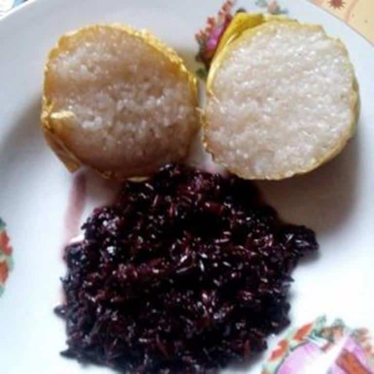 Timbu dan Dahi, 1. Ayam Taliwang, 2. Plecing Kangkung, 3. Kelaq Kelor, 4. Sate Pusut, 5. Sate Bulayak, 6. Sate Rembiga, 7. Jaje Tunjak Poteng, 8. Nasi Kotaraja, 9. Sayur Ares, 10. Timbu dan Dahi