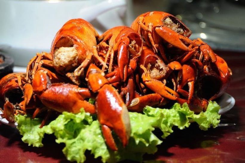 1. Papeda, 2. Sate Ulat Sagu, 3. Ikan Bakar Manokwari, 4. Ikan Bungkus, 5. Aunuve Habre, 6. Udang Selingkuh, 7. Martabak Sagu, 8. Upacara Bakar Batu
