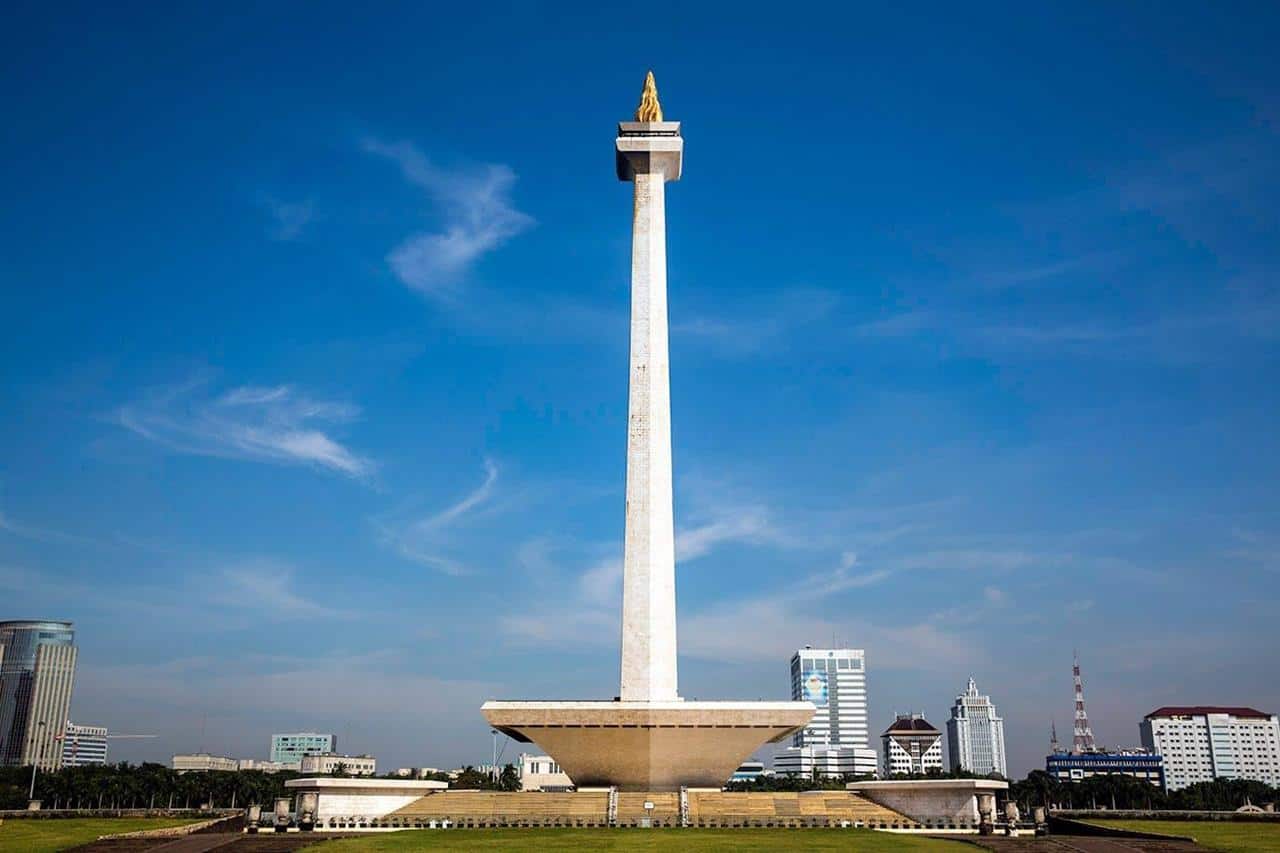 Monumen Nasional, 1. Museum Nasional Indonesia, 2. Monumen Nasional, 3. Tugu Proklamasi, 4. Museum Fatahillah, 5. Museum Bahari, 6. Galangan VOC, 7. Jembatan Kota Intan, 8. Museum Bank Indonesia, 9. Toko Merah, 10. Museum Satria Mandala