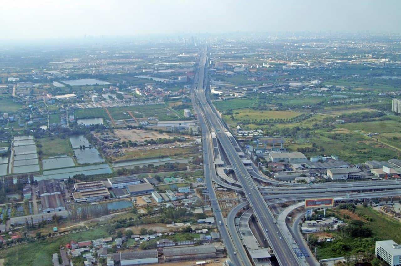 Bang Na Expressway, 1. Danyang – Kunshan Grand Bridge, 2. Changhua-Koahsiung Viaduct, 3. Tianjin Grand Bridge, 4. Cangde Grand Bridge, 5. Weinan Weihe Grand Bridge, 6. Bang Na Expressway, 7. Beijing Grand Bridge, 8. Lake Pontchartrain Causeway, 9. Jembatan Metro Wuhan, 10. Jembatan Rawa Manchac