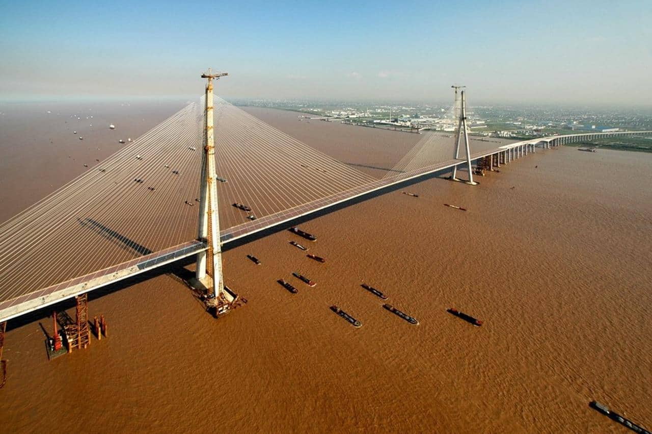 Beijing Grand Bridge, 1. Danyang – Kunshan Grand Bridge, 2. Changhua-Koahsiung Viaduct, 3. Tianjin Grand Bridge, 4. Cangde Grand Bridge, 5. Weinan Weihe Grand Bridge, 6. Bang Na Expressway, 7. Beijing Grand Bridge, 8. Lake Pontchartrain Causeway, 9. Jembatan Metro Wuhan, 10. Jembatan Rawa Manchac