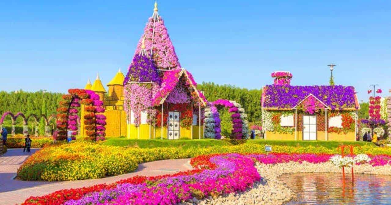 Dubai Miracle Garden, 1. Burj Khalifa, 2. Air Mancur Dubai, 3. Al Bastakiya (Dubai Lama), 4. Dubai Miracle Garden, 5. Dubai Desert Safari, 6. Dubai Frame, 7. Wild Wadi Waterpark, 8. Pantai Jumeirah, 9. Dubai Gold Souk, 10. Dubai Museum
