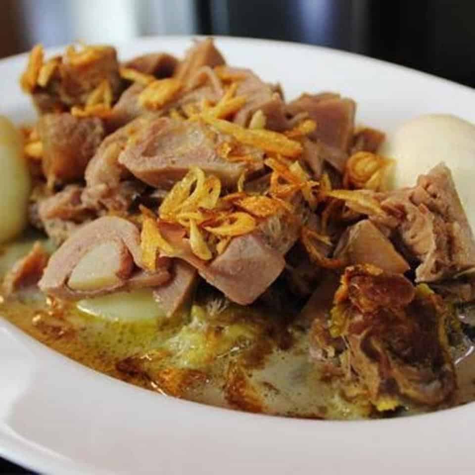 Gudeg Koyor, 1. Gecok Kambing, 2. Opor Bebek, 3. Soto Esto, 4. Sate Sapi Suruh, 5. Ronde Sekoteng, 6. Gethuk Kethek, 7. Pecel Keong, 8. Singkong Keju, 9. Enting-Enting Gepuk, 10. Gudeg Koyor