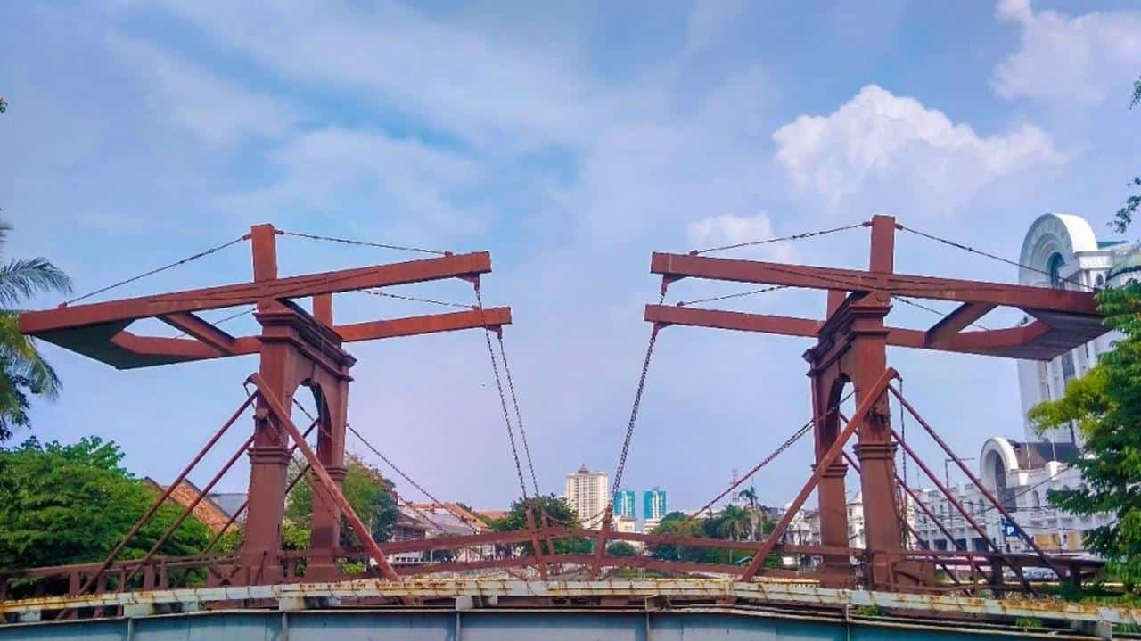 Jembatan Kota Intan, 1. Museum Nasional Indonesia, 2. Monumen Nasional, 3. Tugu Proklamasi, 4. Museum Fatahillah, 5. Museum Bahari, 6. Galangan VOC, 7. Jembatan Kota Intan, 8. Museum Bank Indonesia, 9. Toko Merah, 10. Museum Satria Mandala