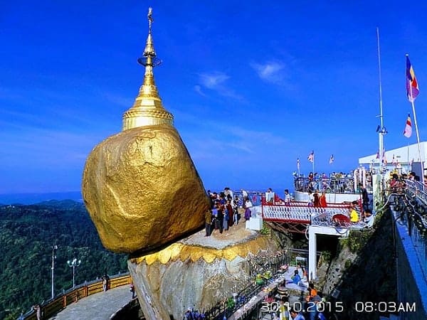 Pagoda Golden Rock, 1. Bagan, 2. Pagoda Golden Rock, 3. Pagoda Shwedagon, 4. Mrauk U, 5. Danau Inle, 6. Taung Kalat, 7. Ngapali, 8. Shwenandaw Monastery, 9. Irrawaddy River Cruise, 10. Pagoda Shwemawdaw