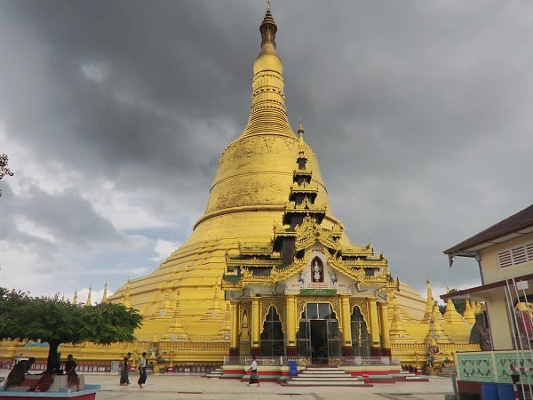 Pagoda Shwemawdaw, 1. Bagan, 2. Pagoda Golden Rock, 3. Pagoda Shwedagon, 4. Mrauk U, 5. Danau Inle, 6. Taung Kalat, 7. Ngapali, 8. Shwenandaw Monastery, 9. Irrawaddy River Cruise, 10. Pagoda Shwemawdaw