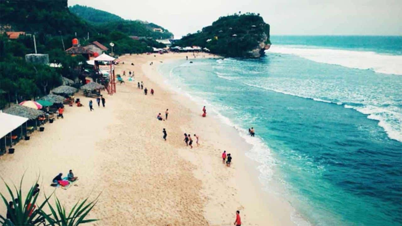 Pantai Indrayanti, 1. Pantai Slili, 2. Pantai Baron, 3. Pantai Seruni, 4. Pantai Gesing, 5. Pantai Drini, 6. Pantai Pok Tunggal, 7. Pantai Indrayanti, 8. Pantai Muncar, 9. Pantai Wediombo, 10. Pantai Timang
