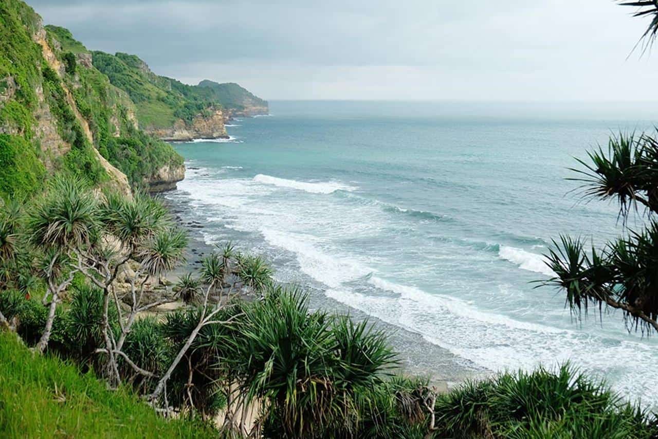 Pantai Seruni, 1. Pantai Slili, 2. Pantai Baron, 3. Pantai Seruni, 4. Pantai Gesing, 5. Pantai Drini, 6. Pantai Pok Tunggal, 7. Pantai Indrayanti, 8. Pantai Muncar, 9. Pantai Wediombo, 10. Pantai Timang