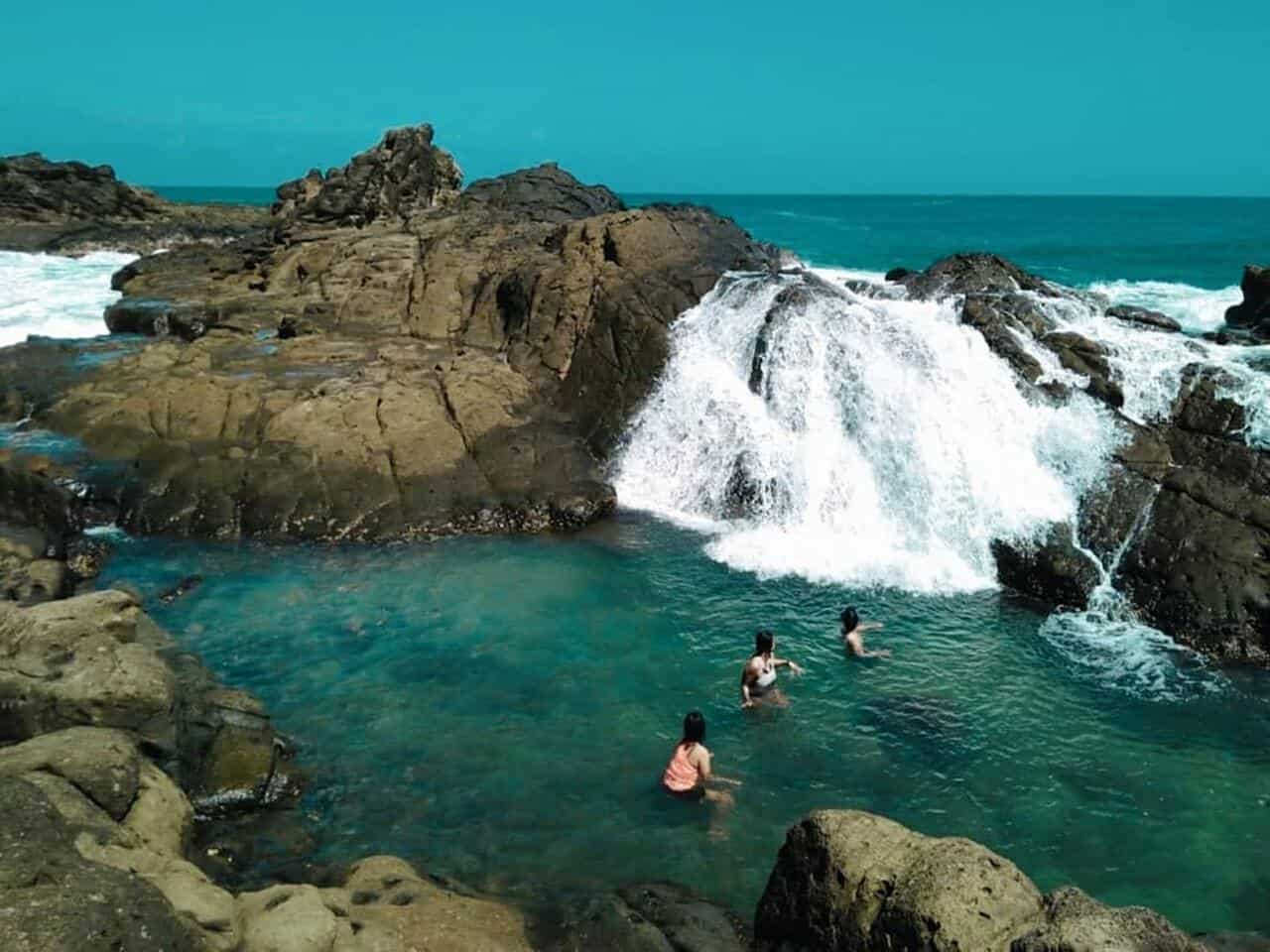 Pantai Wediombo, 1. Pantai Slili, 2. Pantai Baron, 3. Pantai Seruni, 4. Pantai Gesing, 5. Pantai Drini, 6. Pantai Pok Tunggal, 7. Pantai Indrayanti, 8. Pantai Muncar, 9. Pantai Wediombo, 10. Pantai Timang