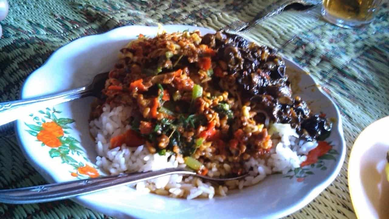 Pecel Keong, 1. Gecok Kambing, 2. Opor Bebek, 3. Soto Esto, 4. Sate Sapi Suruh, 5. Ronde Sekoteng, 6. Gethuk Kethek, 7. Pecel Keong, 8. Singkong Keju, 9. Enting-Enting Gepuk, 10. Gudeg Koyor