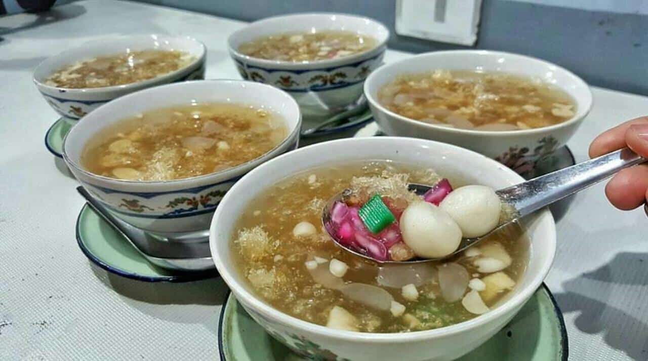 Ronde Sekoteng, 1. Gecok Kambing, 2. Opor Bebek, 3. Soto Esto, 4. Sate Sapi Suruh, 5. Ronde Sekoteng, 6. Gethuk Kethek, 7. Pecel Keong, 8. Singkong Keju, 9. Enting-Enting Gepuk, 10. Gudeg Koyor
